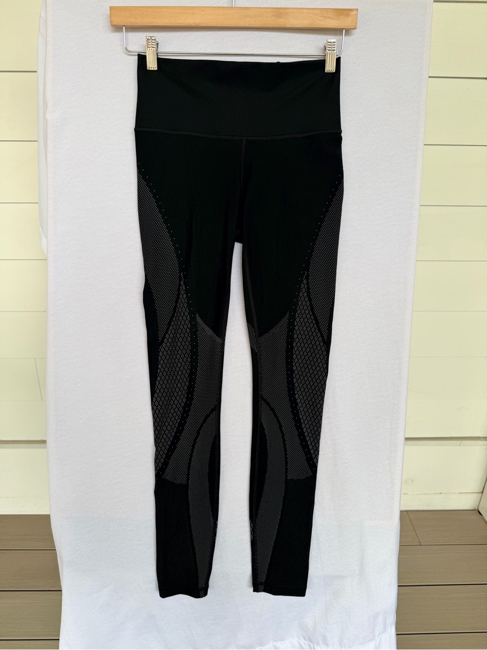 Lululemon High Rise Mesh Panel Leggings Size 8 Black Reflective Yoga Running